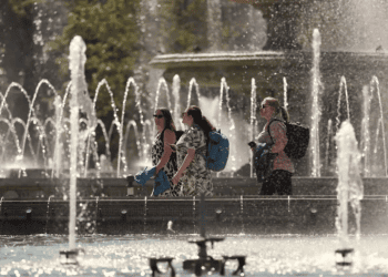 METEO // Până la +32°C astăzi. Meteorologii anunță revenirea caniculei