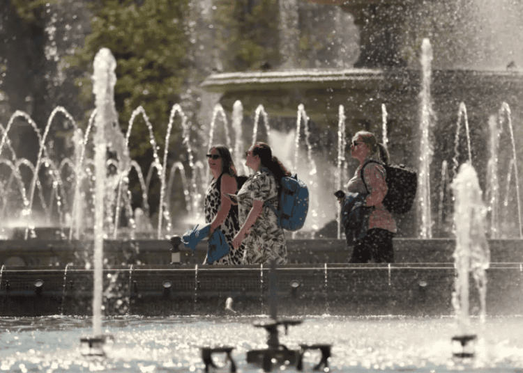 METEO // Până la +32°C astăzi. Meteorologii anunță revenirea caniculei