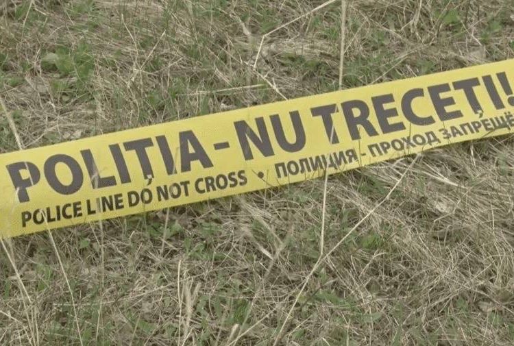 Un tânăr de 23 de ani, găsit împușcat într-o mașină în raionul Ialoveni