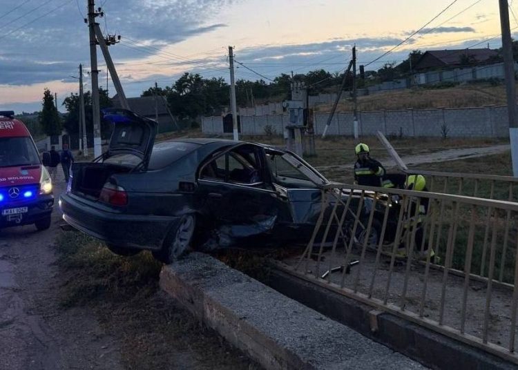 FOTO // Grav accident în raionul Cahul. Un pasager de 18 ani a decedat la spital