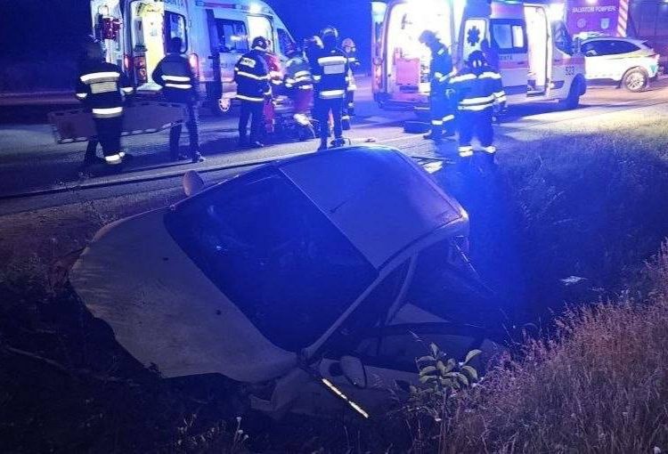 FOTO // Accident în raionul Sîngerei: un șofer a murit, iar o femeie și un copil au ajuns la spital