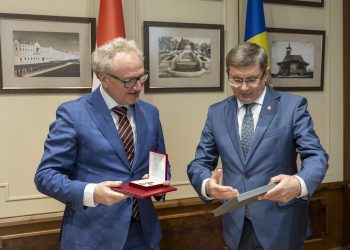Directorul Biroului de Cooperare al Elveției, decorat cu „Medalia Democrației” a Parlamentului