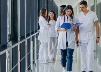 Moldova va recunoaște calificările medicilor și farmaciștilor obținute în UE