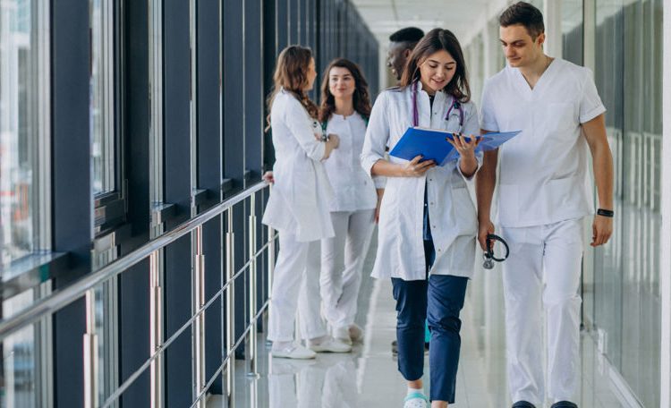 Moldova va recunoaște calificările medicilor și farmaciștilor obținute în UE
