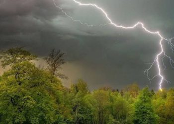 Sudul țării sub Cod Galben de ploi cu descărcări electrice