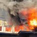 FOTO // Incendiu puternic la un depozit cu materiale de construcție în Chișinău. Peste 80 de pompieri luptă cu flăcările