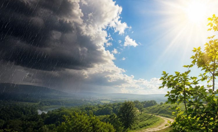 METEO // Cer variabil și ploi cu descărcări electrice în unele localități din nordul țării