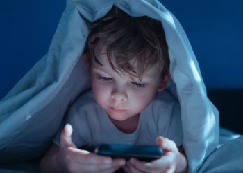 Franța este prima țară din Europa care a interzis rețelele de socializare pentru minorii sub 15 ani