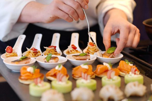 ANSA avertizează asupra riscului de toxiinfecții alimentare în sezonul estival: Alegeți cu grijă serviciile de catering
