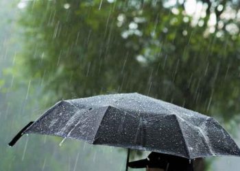 METEO // Vânt, cer noros și ploi cu descărcări electrice în mai multe localități din țară
