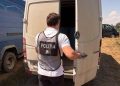 VIDEO // Cinci bărbați, reținuți pentru comercializarea ilegală a cinci tone de alcool etilic adus din stânga Nistrului
