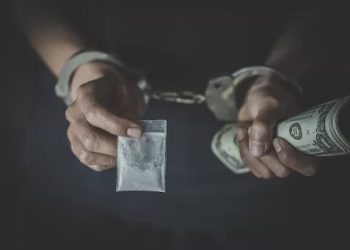 VIDEO // Bărbat de 46 de ani, reținut la Bălți pentru trafic de droguri sintetice