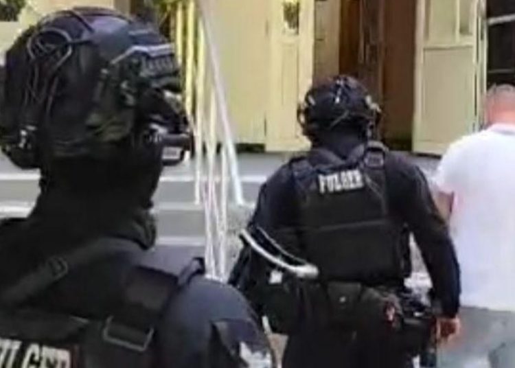 VIDEO // Percheziții în penitenciarele din Bălți și Soroca. Patru persoane, reținute într-un dosar privind finanțarea organizațiilor criminale conduse de hoți în lege
