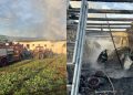 Incendiu la un depozit de brichete din Sîngerei: utilajele și acoperișul halei au fost distruse