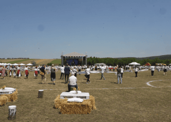 VIDEO // Borșul ucrainean și zeama moldovenească au dat gust festivalului de la Iabloana. Evenimentul a unit trei țări