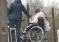 VIDEO // O minoră a fost adoptată ilegal și obligată să cerșească în mai multe țări. Trei persoane, învinuite într-un dosar de trafic de copii