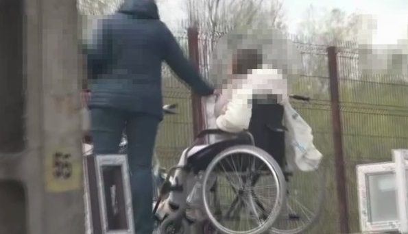 VIDEO // O minoră a fost adoptată ilegal și obligată să cerșească în mai multe țări. Trei persoane, învinuite într-un dosar de trafic de copii