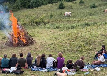 FOTO // Mai mulți tineri voluntari din Chișinău au participat la o tabără de formare spirituală și educativă în România