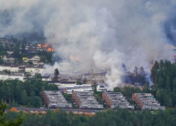 Un incendiu în Norvegia, cel mai mare din istoria modernă a țării, a distrus peste 100 de locuințe. Cauza, necunoscută