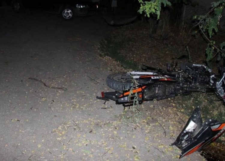 FOTO // Un minor și-a pierdut viața în raionul Fălești. Se afla pe motocicletă cu un alt adolescent