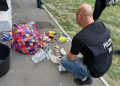 VIDEO // Cocaină și hașiș ascunse în conserve, descoperite într-un colet din Spania. O tânără de 19 ani, reținută