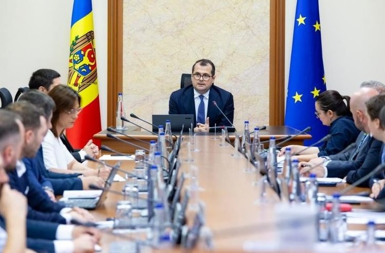 Guvernul majorează plafonul pentru unele operațiuni valutare fără autorizarea BNM