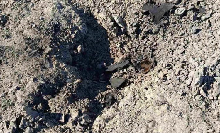 FOTO // Drone și explozii în apropierea frontierei: un crater și resturi de aparat, găsite în Moldova