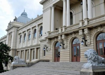 Elevii și profesorii din Republica Moldova, conectați la oportunitățile educaționale europene printr-un proiect româno-moldovenesc