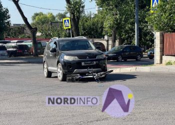 VIDEO // Biciclist tamponat la o intersecție din Bălți, chiar lângă o trecere de pietoni