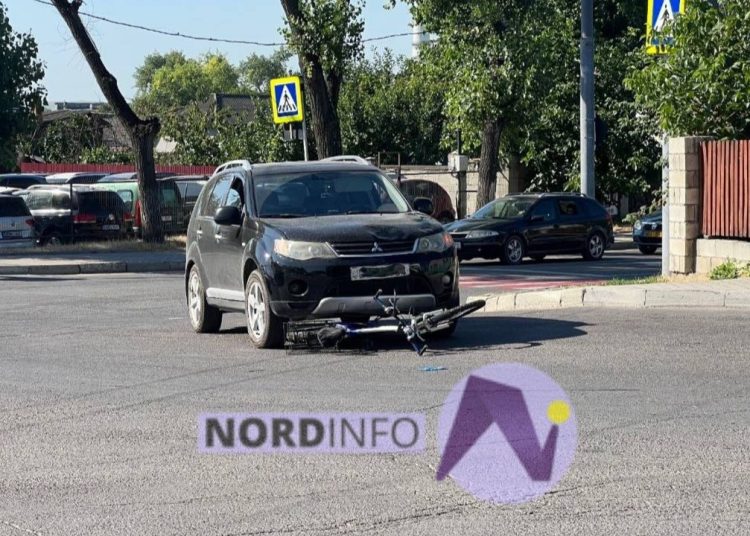 VIDEO // Biciclist tamponat la o intersecție din Bălți, chiar lângă o trecere de pietoni