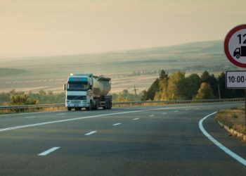 Ограничения на движение транспортных средств массой более 12 тонн в жаркие дни