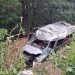 FOTO // Microbuz cu pasageri, tamponat de o Skoda ieșită pe contrasens: O femeie a decedat