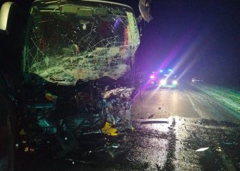 FOTO // Două persoane au decedat într-un grav accident pe traseul R-6 Chișinău–Orhei–Bălți. Un autocar cu 21 de pasageri, implicat în coliziune