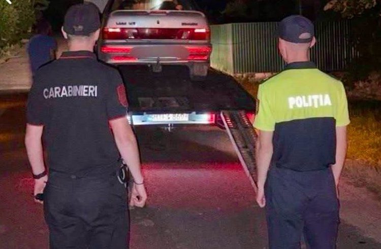 FOTO // Un bărbat de 74 de ani a urcat beat la volan și a ajuns cu mașina într-un gard, la Edineț