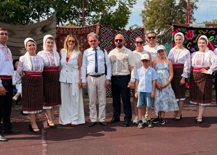 Ansamblul etnofolcloric „Яблунева гілочка” din Iabloana a participat la un eveniment dedicat tradițiilor ucrainene în România