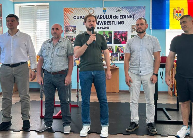 FOTO // „Cupa Primarului la Armwrestling” a fost organizată la Edineț