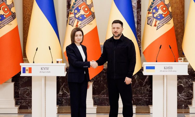 Maia Sandu i-a conferit lui Volodimir Zelenski „Ordinul Republicii”, cea mai înaltă distincție de stat a Moldovei
