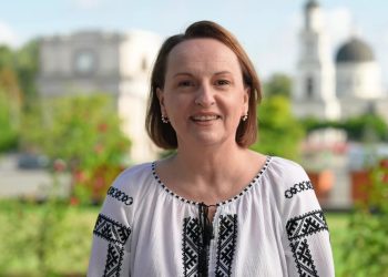 VIDEO // De Ziua Limbii Române, ambasadoarea UE recită pentru prima dată o poezie în română