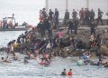 Peste 70.000 de migranţi au intrat în Ceuta în 24 de ore. Sindicatele spun că autorităţile au fost avertizate