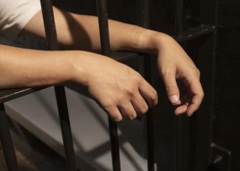 Minor din Edineț, condamnat la 4 ani și 6 luni de închisoare pentru distribuirea drogurilor