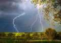 Vremea se strică din nou: Cod Galben de ploi puternice, grindină și descărcări electrice