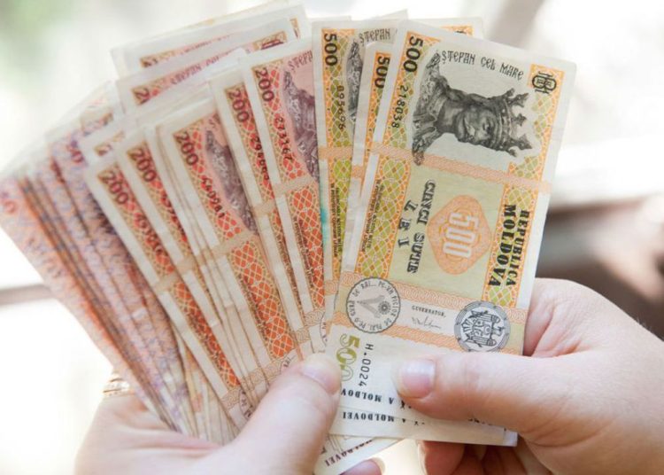 Guvernul pregătește noua lege a salarizării: salariul de bază ar urma să reprezinte cel puțin 70% din remunerare