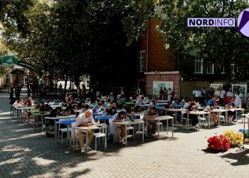 VIDEO // „Sub Stejar, scriem românește”. Dictare în aer liber la USARB