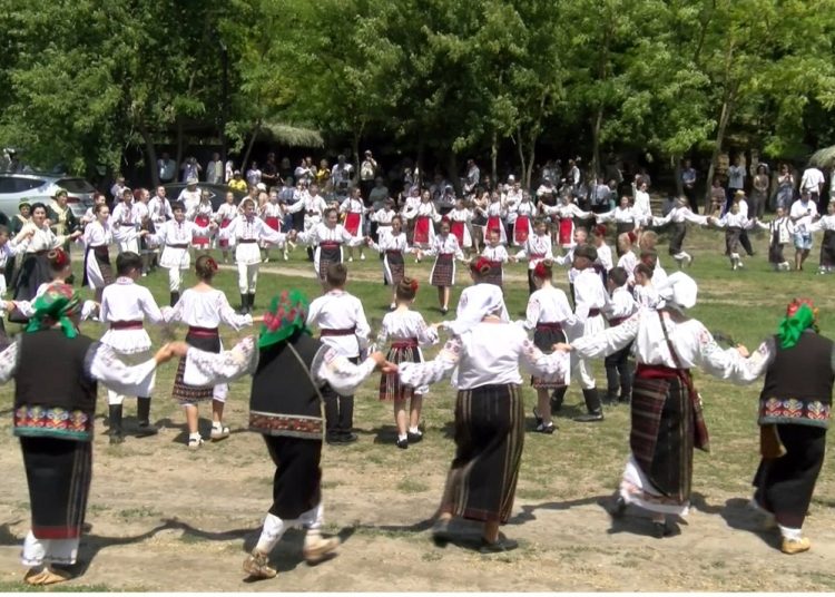 România, partener pentru dezvoltarea satului Domulgeni. Primarul: „Unirea este un ideal național”