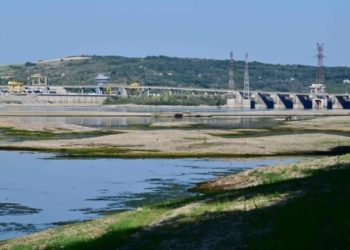 Zi critică pentru sistemul energetic. Dunărea a atins minimul istoric cu două zile mai devreme. Se încearcă iar scufundarea barjelor