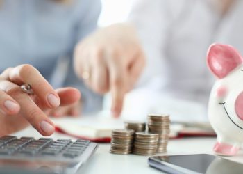 Venituri de circa 100 de milioane de lei declarate de influenceri și vloggeri, cu obligații fiscale de peste 12 milioane de lei achitate la buget