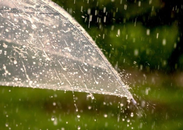 METEO // Ploi slabe în mai multe localități din țară. Vremea se răcește brusc