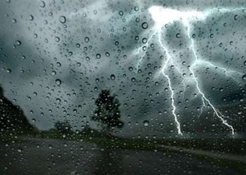 METEO // Meteorologii anunță ploi cu descărcări electrice în toată țara