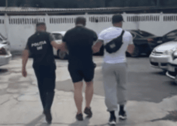 VIDEO // Un bărbat din Ucraina, reținut pentru escrocherii telefonice. Recruta curieri și transforma banii în criptomonede
