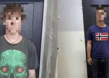 VIDEO // Doi tineri din Florești, reținuți la Chișinău pentru distribuirea drogurilor
